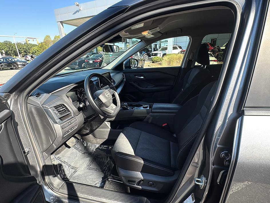 Certified 2025 Nissan Rogue SV AWD/4WD image 13