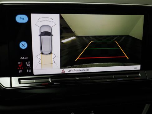 New 2026 Volkswagen Atlas SE w/ Panoramic Sunroof Package image 9