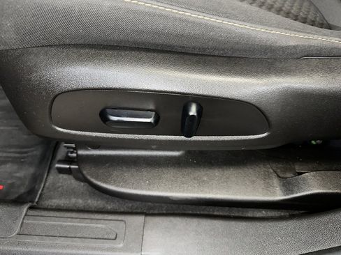 Used 2018 GMC Acadia SLE w/ Driver Alert Package I image 6