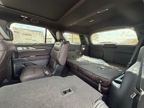New 2026 Ford Explorer Platinum image 14