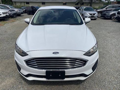 Used 2019 Ford Fusion SE FWD image 2