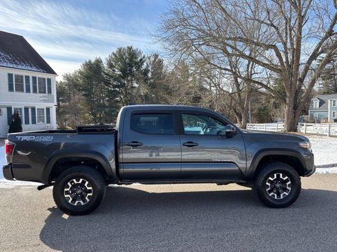 Used 2020 Toyota Tacoma TRD Off-Road w/ Technology Package image 7