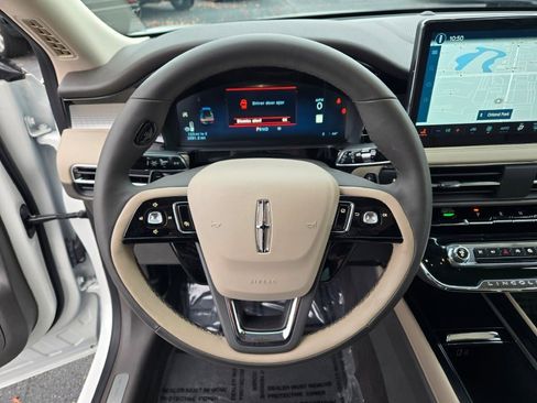 Certified 2024 Lincoln Corsair AWD image 35