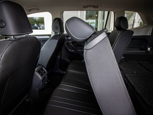 Used 2023 Volkswagen Tiguan SE image 26