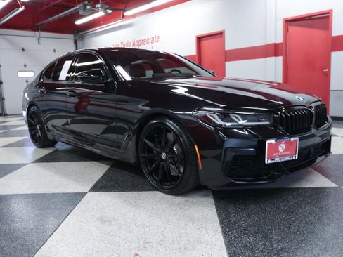 Used 2022 BMW M550i xDrive w/ Executive Package AWD/4WD image 2