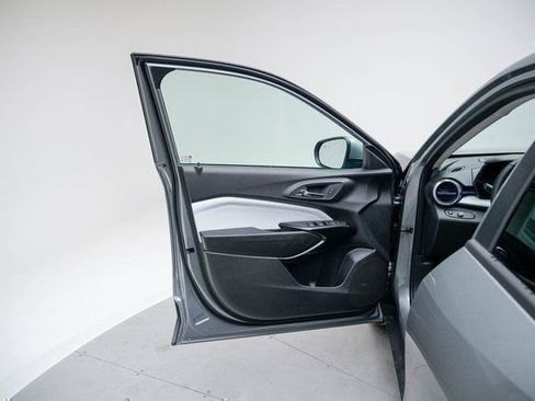 New 2026 Chevrolet Trax LT w/ Driver Confidence Package FWD image 23