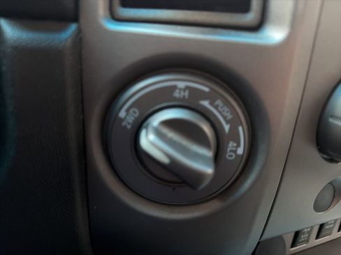 Used 2006 Nissan Titan SE image 21