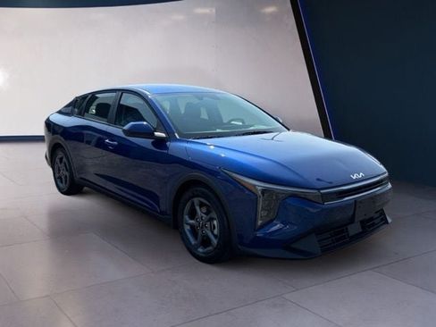 Certified 2025 Kia K4 FWD image 7