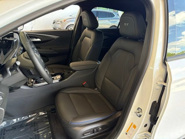 New 2026 Buick Envista Sport Touring w/ Convenience I Package FWD image 14