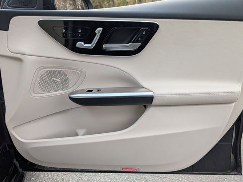 Used 2025 Mercedes-Benz C 300 4MATIC Sedan image 33