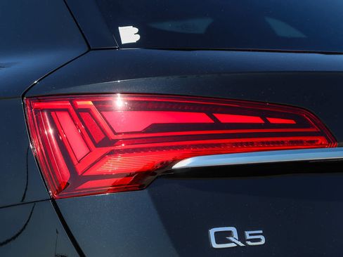 Used 2023 Audi Q5 2.0T Prestige w/ Prestige Package AWD/4WD image 12