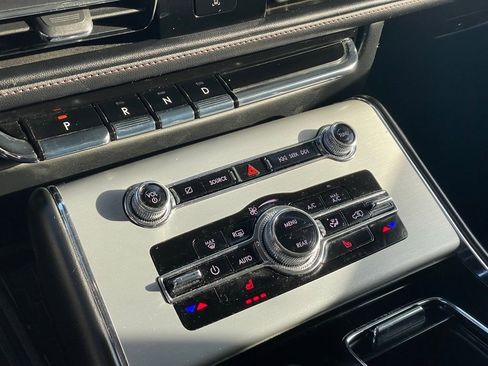 Used 2023 Lincoln Aviator AWD w/ Premium Package image 17