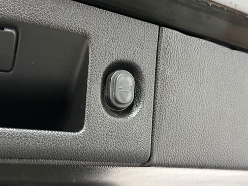 Used 2019 Cadillac Escalade Premium Luxury AWD/4WD image 46