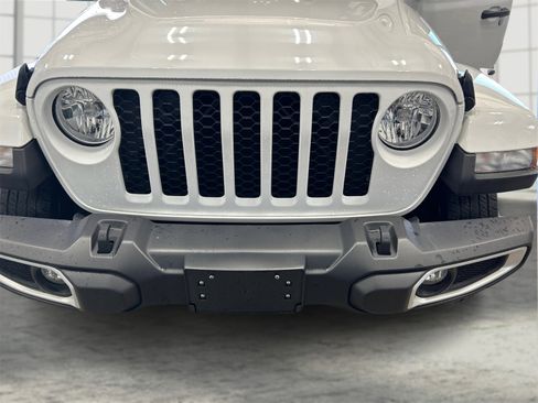 Used 2023 Jeep Gladiator Sport image 19