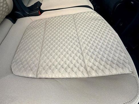 Used 2022 Ford Escape SE w/ SE Sport Appearance Package image 23