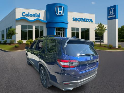Used 2025 Honda Pilot Sport image 4
