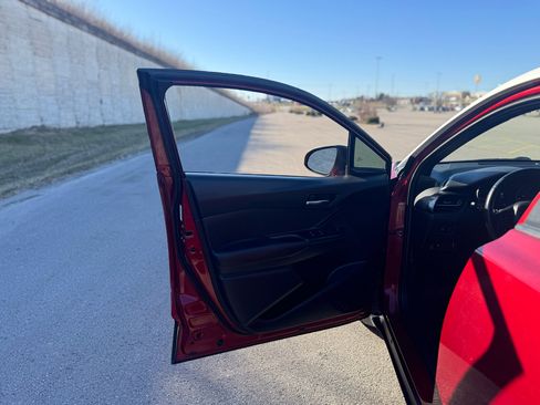 Used 2018 Toyota C-HR XLE image 10