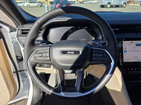 New 2026 Jeep Grand Cherokee Limited RWD image 15