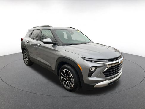 Used 2025 Chevrolet TrailBlazer LT image 1