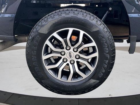 Used 2022 Ford F150 Lariat w/ Trailer Tow Package image 37