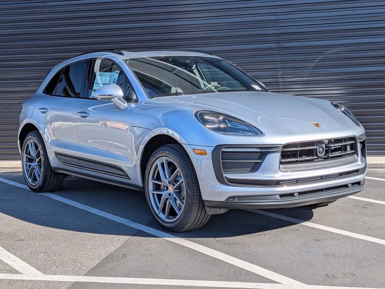 Certified 2026 Porsche Macan AWD/4WD image 9
