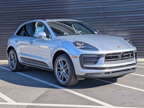 Certified 2026 Porsche Macan AWD/4WD image 9