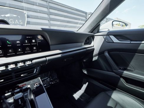 Used 2024 Porsche 911 Carrera 4S w/ Premium Package image 75