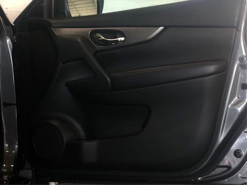 Used 2016 Nissan Rogue SV w/ SV Premium Package FWD image 18