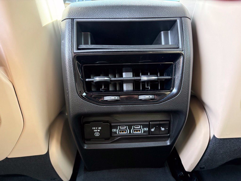 Used 2023 Jeep Grand Cherokee Limited w/ Black Appearance Package AWD/4WD image 22