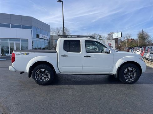 Used 2020 Nissan Frontier PRO-4X image 4