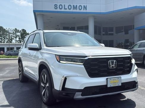 Used 2023 Honda Pilot Touring image 1