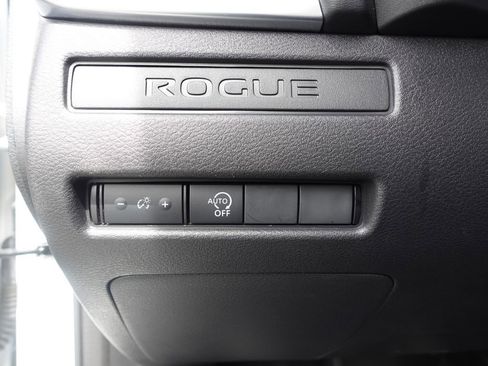 Used 2024 Nissan Rogue S image 17