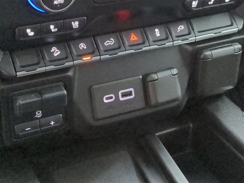 Used 2020 Chevrolet Silverado 1500 LTZ image 33