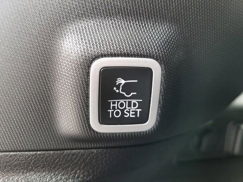 Used 2025 Jeep Grand Cherokee Laredo X w/ Luxury Tech Group I image 24