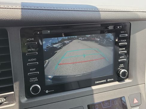 Used 2020 Toyota Sienna XLE w/ XLE Navigation Package FWD image 29