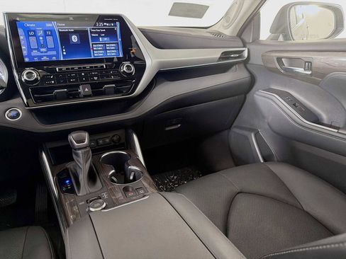 Used 2021 Toyota Highlander Platinum AWD/4WD image 26