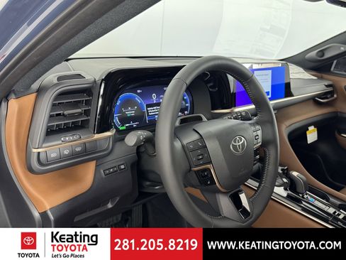 New 2025 Toyota Crown Signia image 2