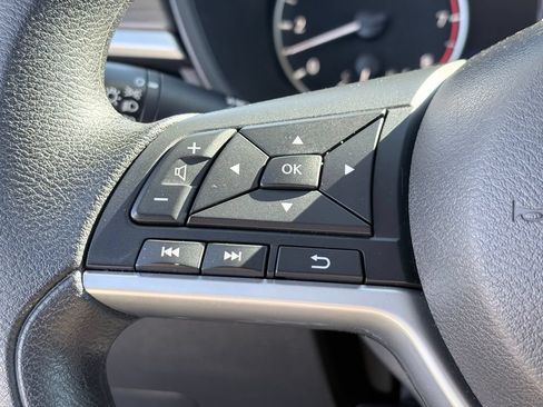 Used 2025 Nissan Altima 2.5 SV FWD image 13