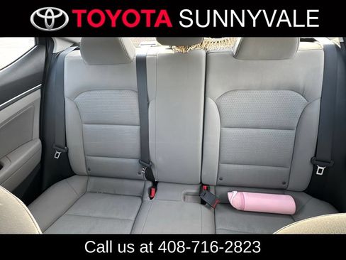 Used 2017 Hyundai Elantra SE FWD image 5