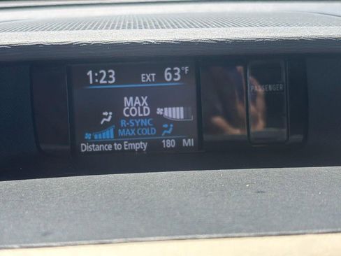 Used 2014 Toyota Sienna XLE FWD image 24