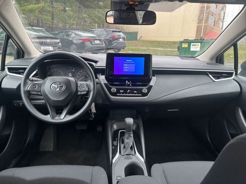 Used 2025 Toyota Corolla LE image 31