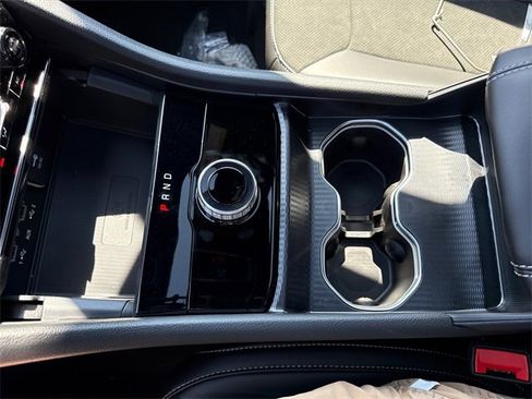 New 2025 Jeep Grand Cherokee Altitude image 23