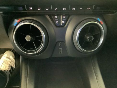 Used 2020 Chevrolet Blazer LT image 29