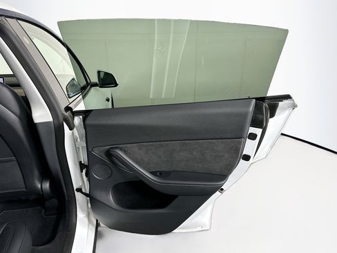 Used 2023 Tesla Model Y AWD image 28
