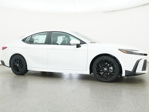 New 2026 Toyota Camry SE image 28