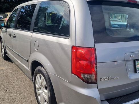 Used 2016 Dodge Grand Caravan American Value Package w/ UConnect Hands-Free Group FWD image 3