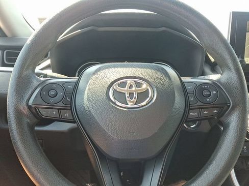 Used 2025 Toyota RAV4 XLE AWD/4WD image 17