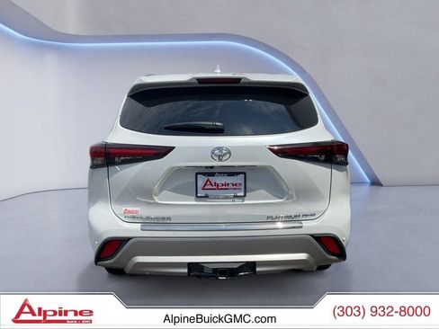 Used 2025 Toyota Highlander Platinum AWD/4WD image 4