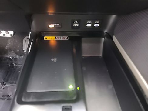 Used 2025 Toyota Camry SE FWD image 35