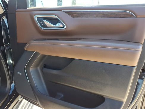 Used 2024 Chevrolet Suburban High Country image 12